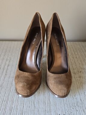 Nine West Tan Suede Round-Toe Platform Pumps